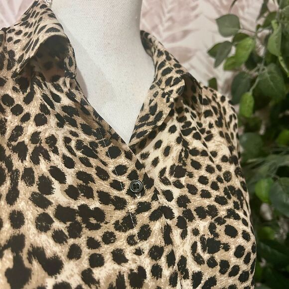 NWOT H&M Animal Print Button Down Shirt Size S - Picture 3 of 7